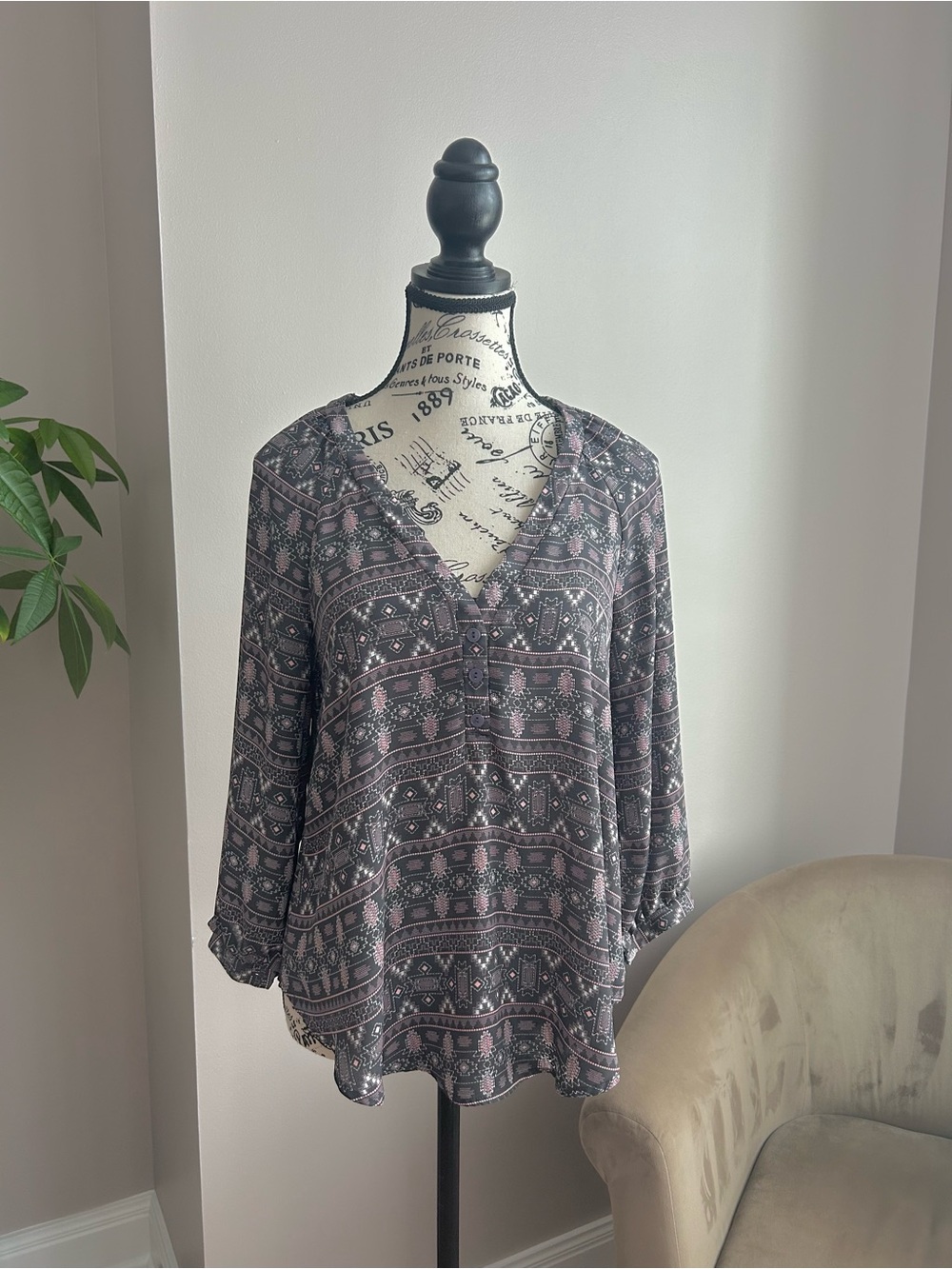 Lush Graphite Gray Pink Geometric Print 3/4 Sleeve Tunic Blouse Size S